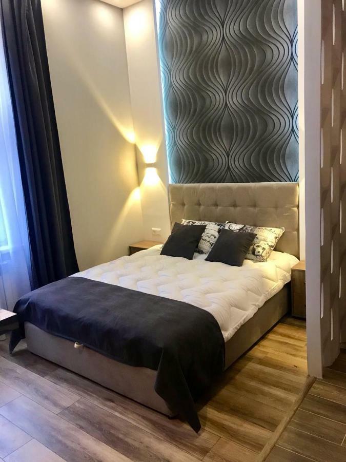 New Appartment-Studio Іn The Center Of Lviv Extérieur photo